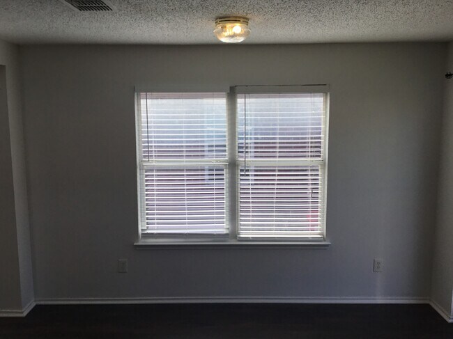 902 Pryor Dr