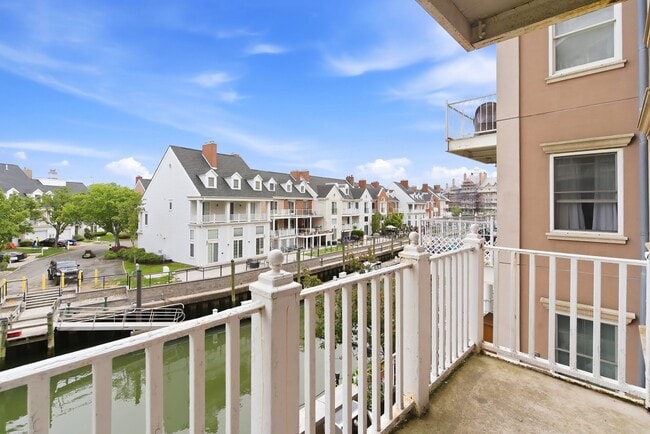 Building Photo - 204 Shearwater Ct W Unit 21