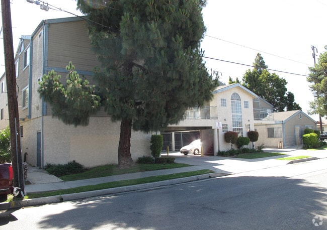 11982 Truro Ave