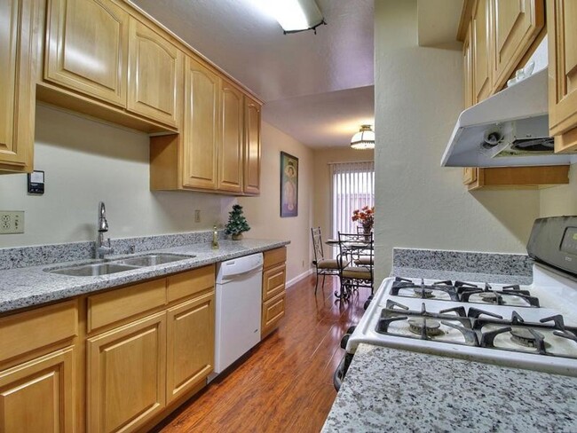 $3,050 / 3 BR GORGEOUS REMODELED SINGLE ST... - $3,050 / 3 BR GORGEOUS REMODELED SINGLE ST... Condo