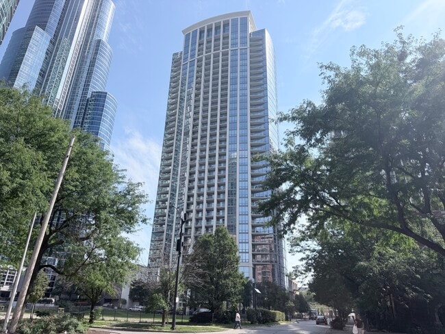 Building Photo - 1235 S Prairie Ave Unit 1206