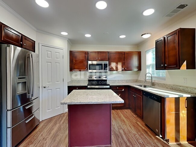 Photo - 1861 Cottage Grove Way