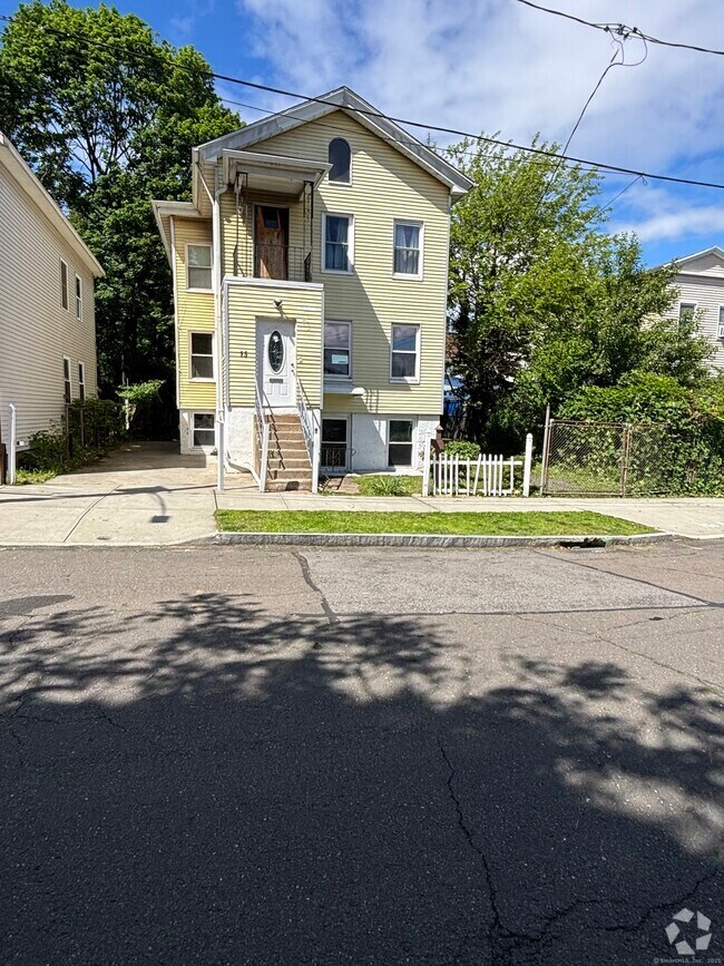 Building Photo - 15 Walnut St Unit 1 Rental