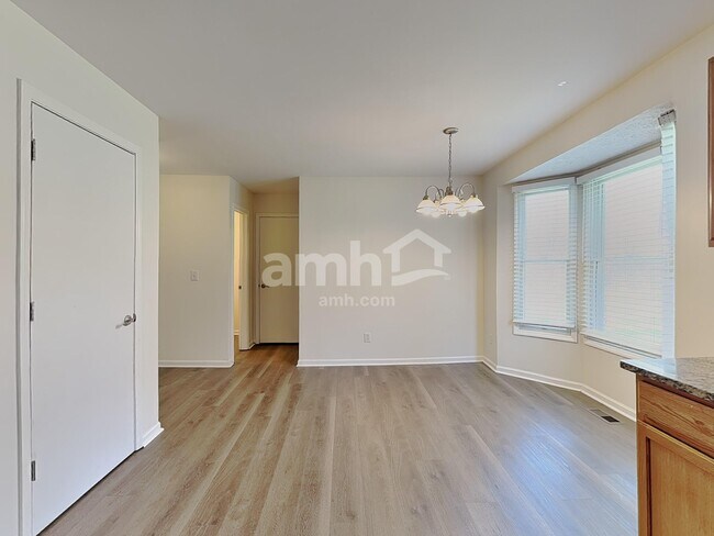 Photo - 1176 Tannic St