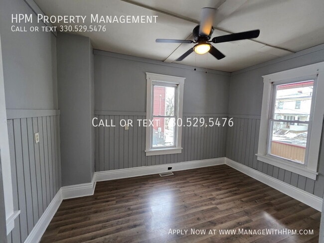 Photo - 111 Maple Ave SE