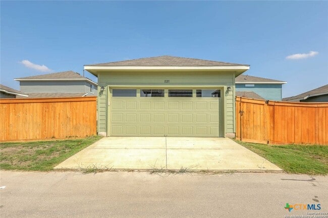 1121 Esplanade Pkwy