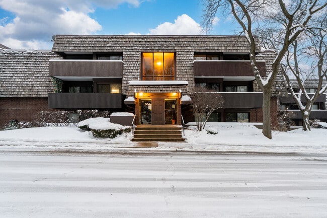 Building Photo - 564 Timber Ridge Dr Unit 305