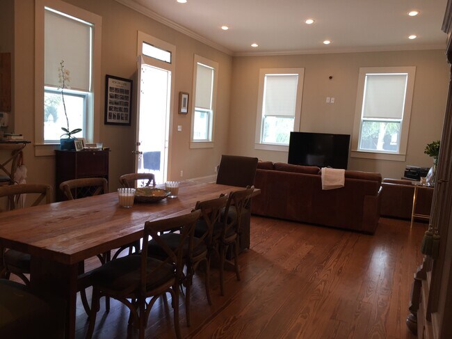 Oversized living/dining - 5415 Danneel St Unit 5415 - lower