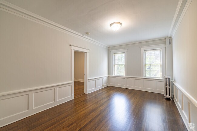 1BR, 1BA w/Dining Area - 671SF - Living Room