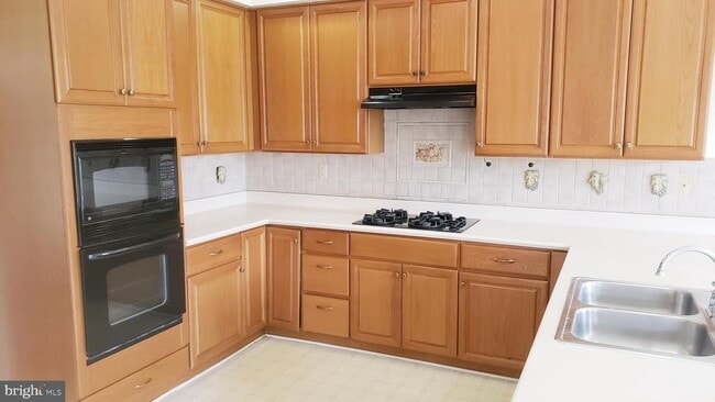 14 Hayworth Cir
