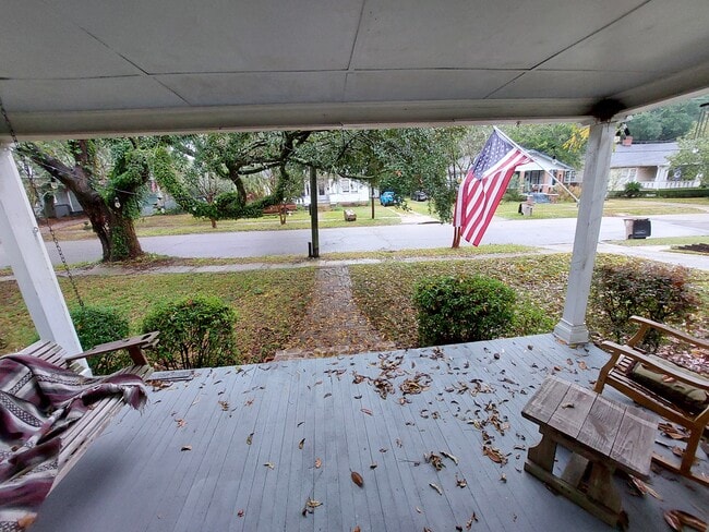 Frente - 79 S Lafayette St