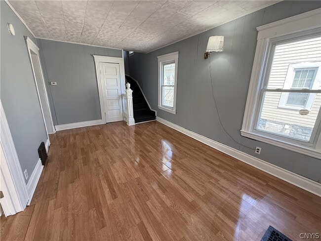 Photo - 154 Seeley Ave