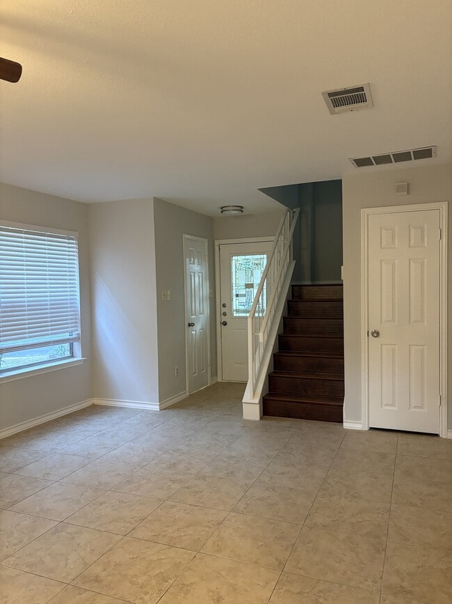 Building Photo - 13305 Black Canyon Dr