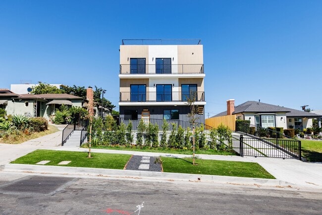 Building Photo - 1330 S Longwood Ave Unit #1330