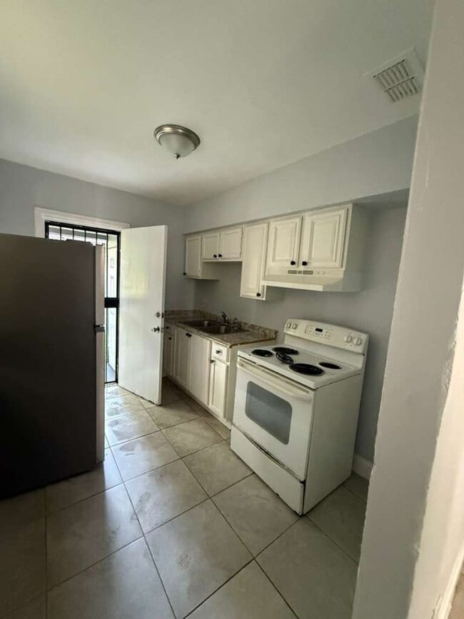 Building Photo - 1614/1616 W 3rd St. Unit 1616