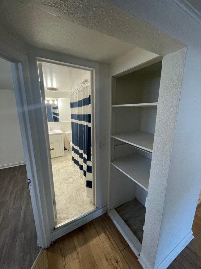 Bathroom - 1304 E North St