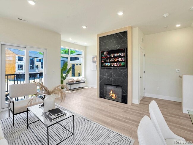 Photo - 741 Smart Town Dr