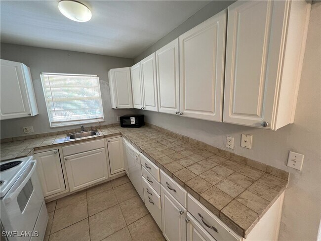 Photo - 4290 Gulfstream Dr Unit 16