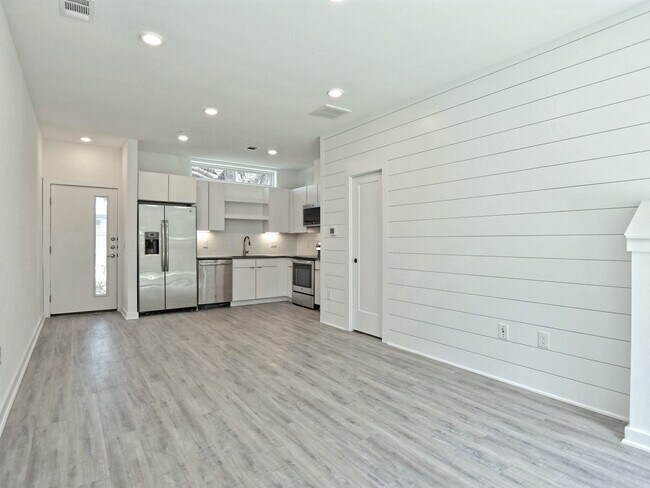 1st floor - 5924 S Congress Ave Unidad 85