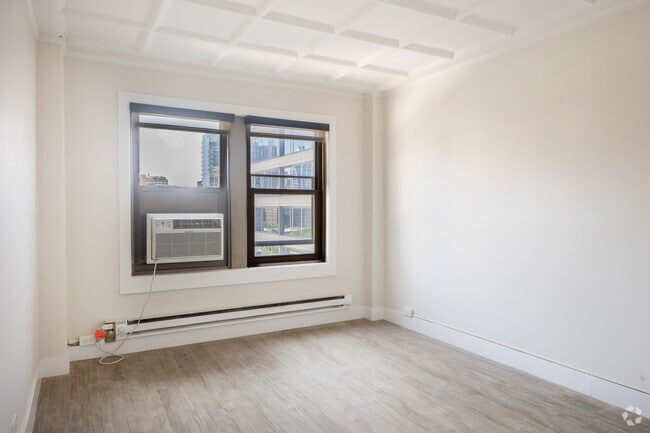 1BR, 1BA - 714SF - Bedroom