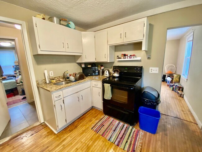 Photo - Remodeled Home near U of M! Must See 5BD/2BA Property!