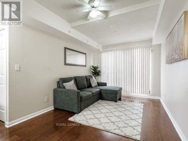 Photo - 3025 Finch Ave W