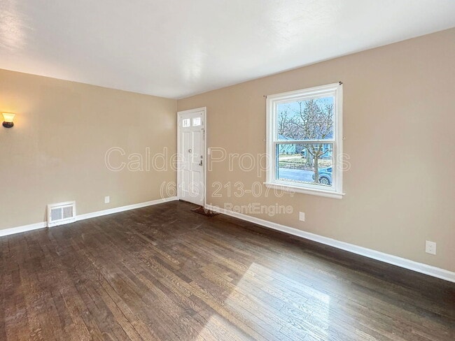 Photo - 1039 Kentwood Dr NE