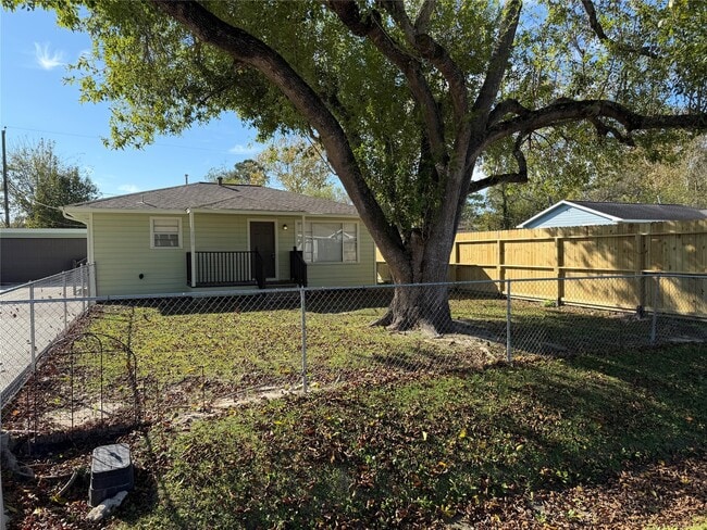 Photo - 5910 Woodview Dr