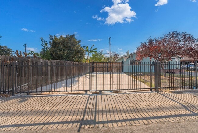 Photo - 290 Lindley Dr
