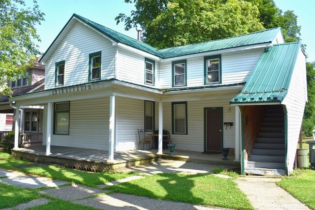 Building Photo - 1029 School St Unit 1029-2 ADV Rental