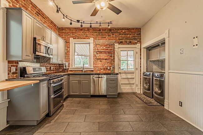 Building Photo - 2141 Irving St