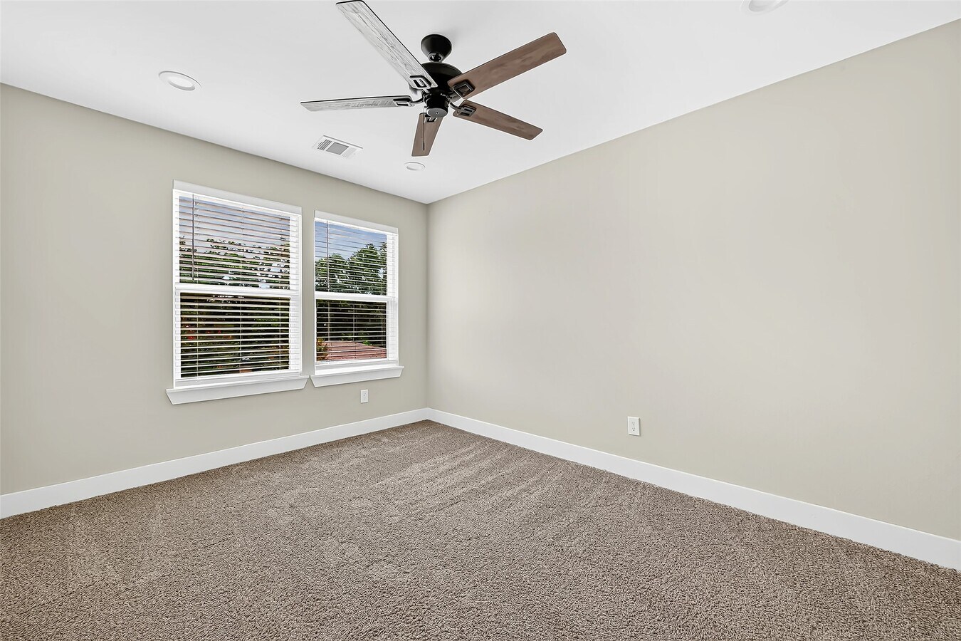 Photo - 809 Avenue J Pl