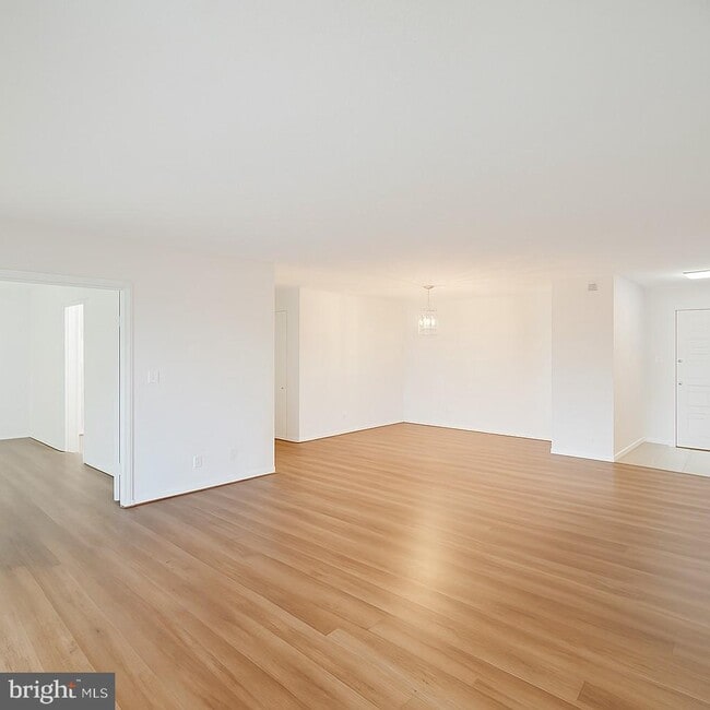 Photo - 8380 Greensboro Dr Unit 903