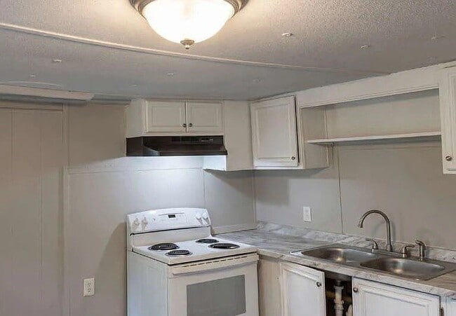 Photo - 122 Collins Rd