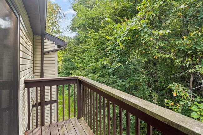 3BR, 1.5BA - 1,650SF - Balcony