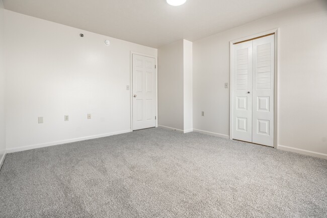 Huntington Cove Apartments