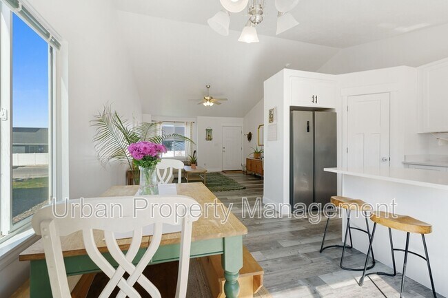 Photo - 4082 N Poplar Dr