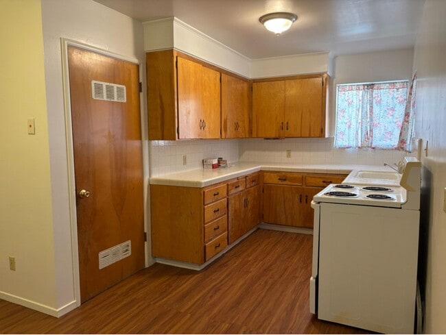 Building Photo - 304 S I St Unit C