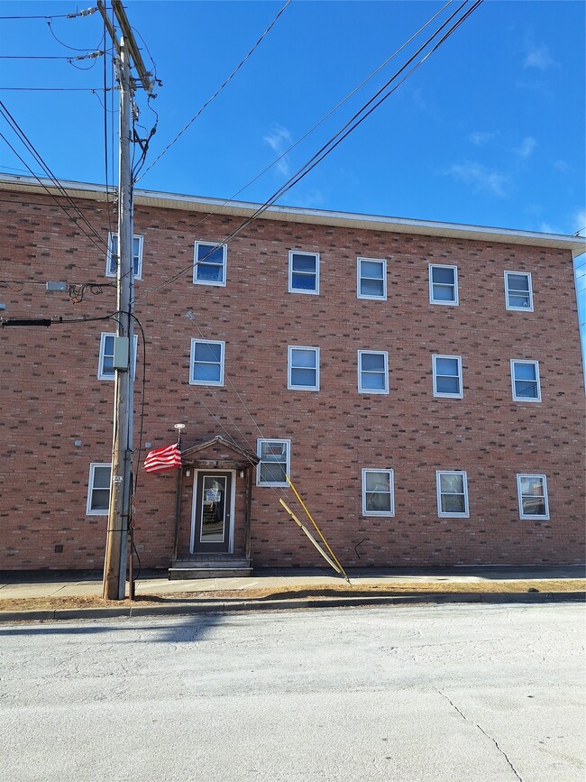 Building Photo - 2 Jefferson Ave Unit 8