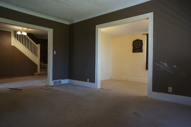 Photo - AVAILABLE JUNE - 5 Bed 2 Bath In East Hillside