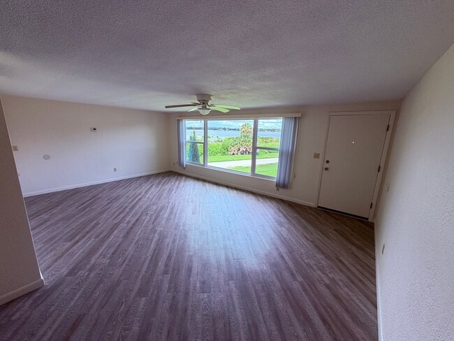 8915 Silver Lake Dr Unidad 12
