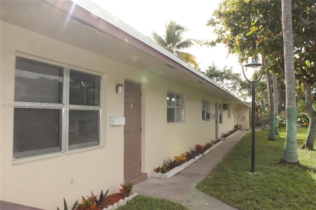 Building Photo - 334 SW 2nd Ct Unit 1