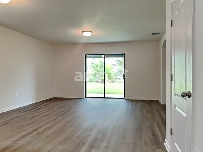 Photo - 919 Wynnmere Walk Ave