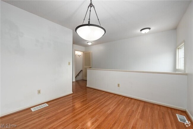 Building Photo - 8118 Chester Pkwy Rental