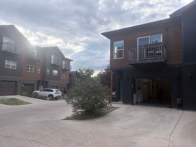 220 Metz Ln