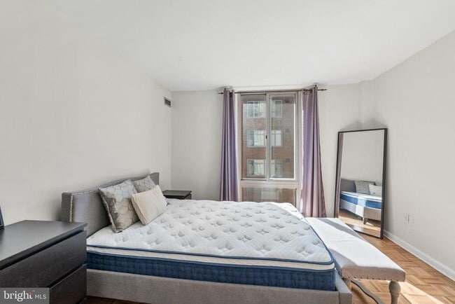 Photo - 950 25th St NW Unit 717