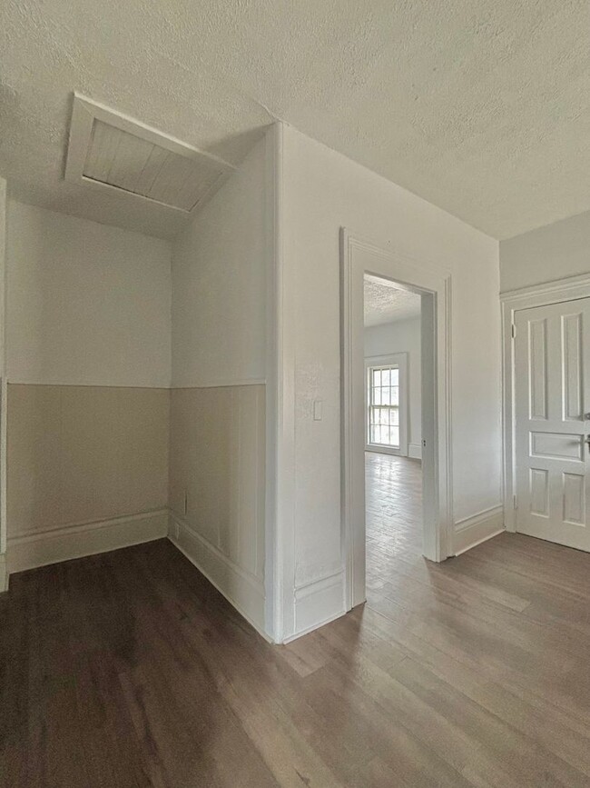 Photo - 701 W Vine St Apartment Unit 2