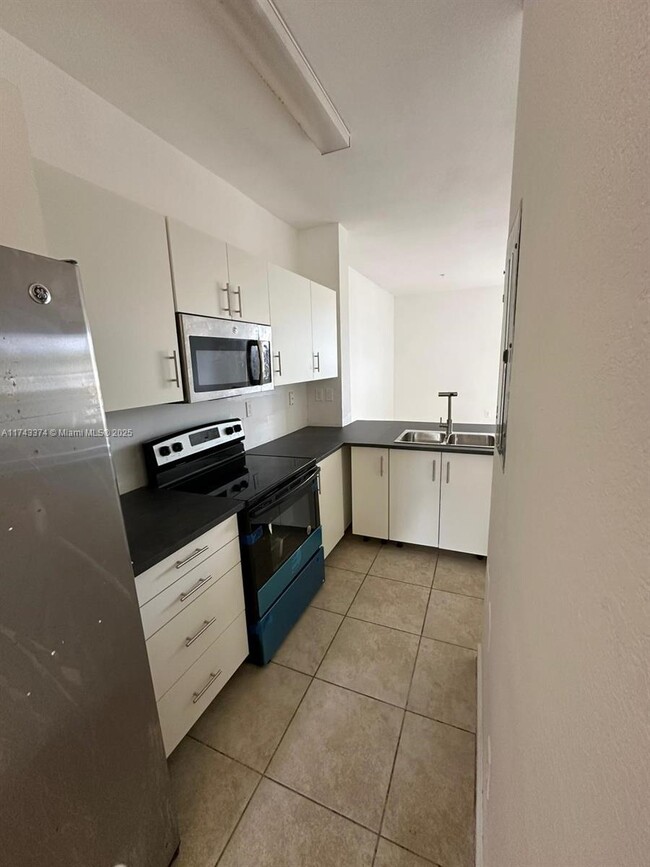 Building Photo - 2819 SE 1st Dr Rental