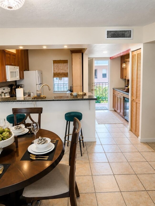 Photo - 2821 Somerset Dr Unit 312