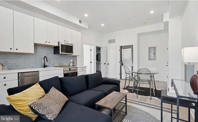 Building Photo - 3037 Richmond St Unit 401A Rental